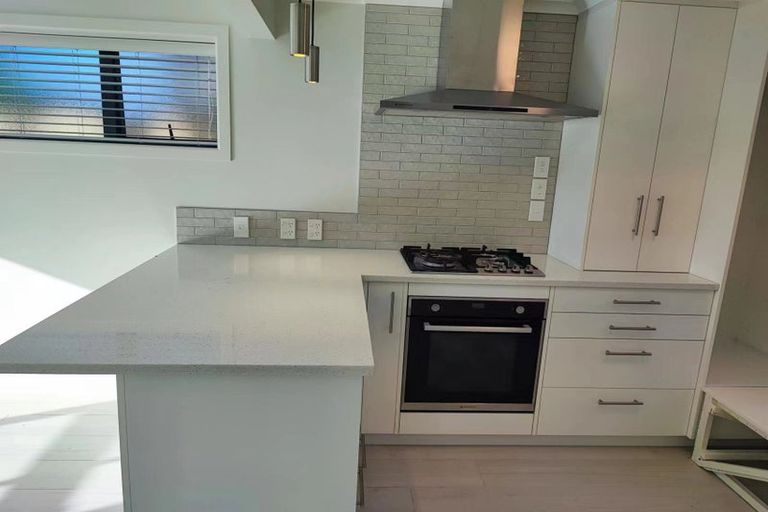 Photo of property in 12 Meadowvale Avenue, Forrest Hill, Auckland, 0620