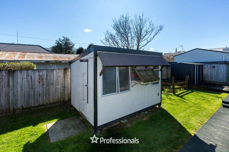 Photo of property in 8 Coates Grove, Silverstream, Upper Hutt, 5019