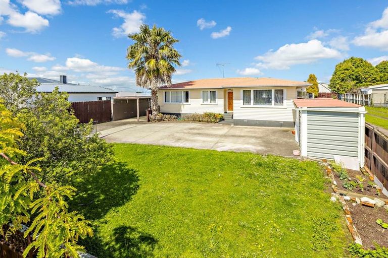Photo of property in 62 Megan Avenue, Pakuranga Heights, Auckland, 2010