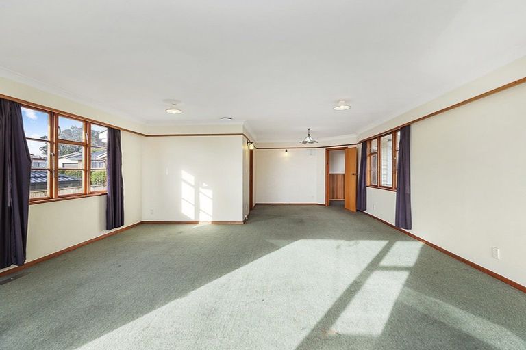 Photo of property in 17 Clifford Road, Johnsonville, Wellington, 6037