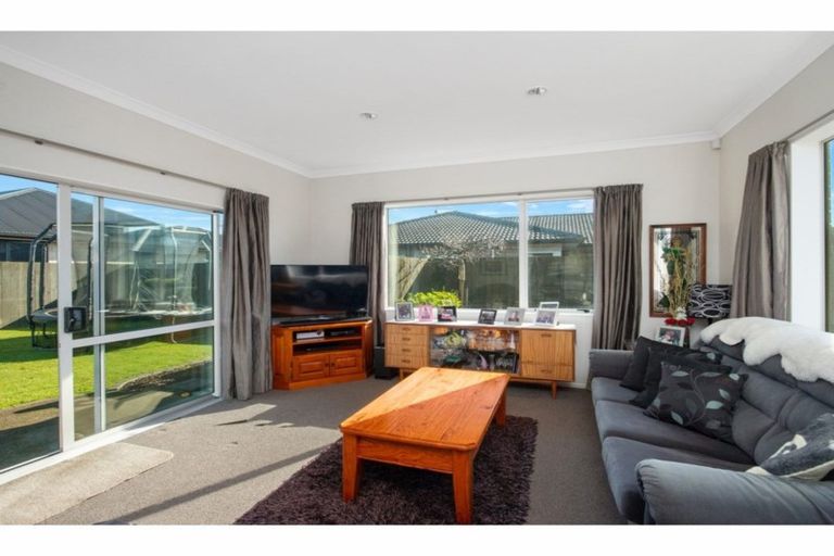 Photo of property in 19 Magnolia Drive, Waiuku, 2123