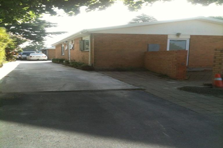 Photo of property in 30a Roche Avenue, Upper Riccarton, Christchurch, 8041