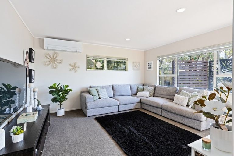 Photo of property in 13 Orewa Heights Crescent, Orewa, 0931