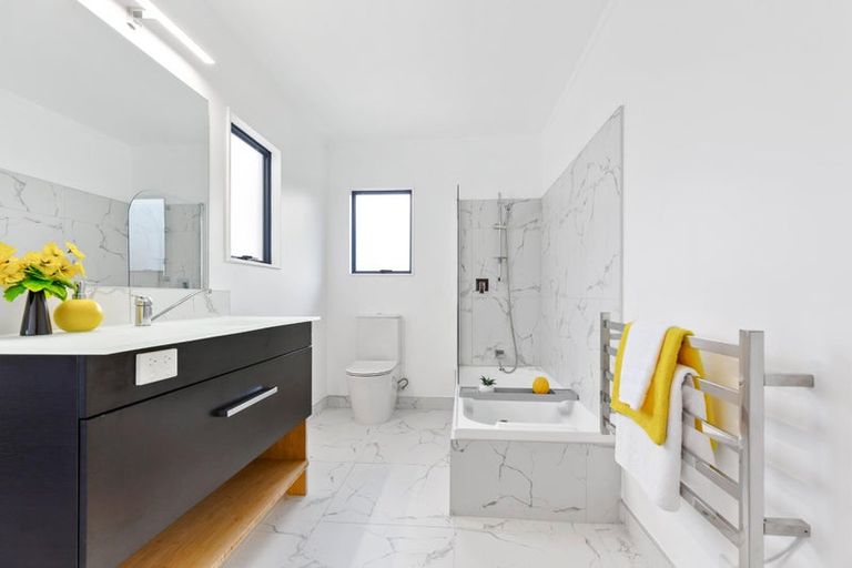 Photo of property in 32 Marinich Drive South, Ranui, Auckland, 0612