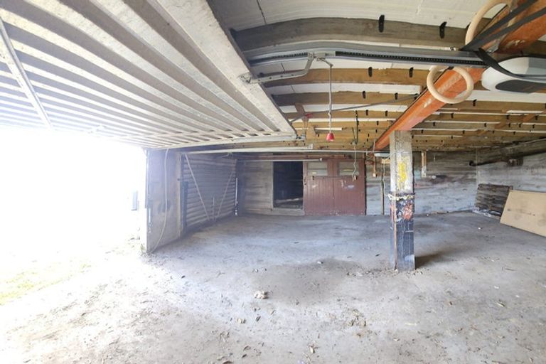 Photo of property in 170 The Esplanade, Island Bay, Wellington, 6023