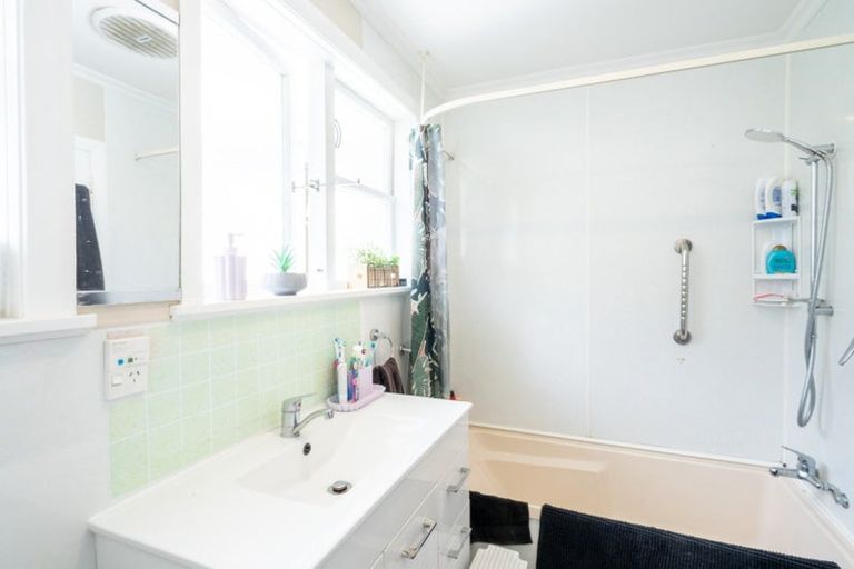 Photo of property in 22 Ascot Street, Hokowhitu, Palmerston North, 4410