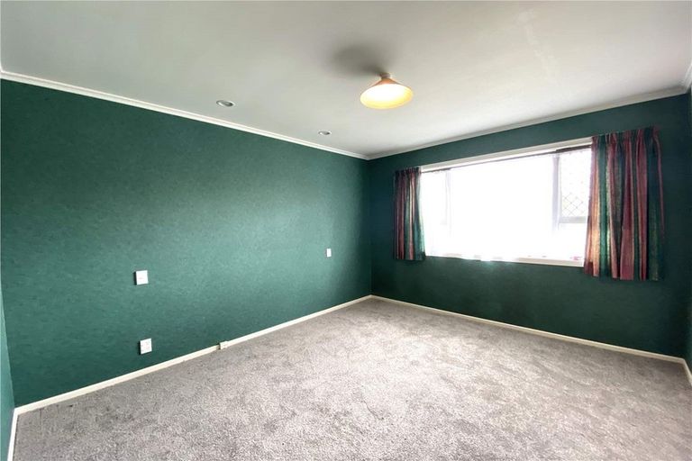 Photo of property in 42 Savoy Road, Glen Eden, Auckland, 0602