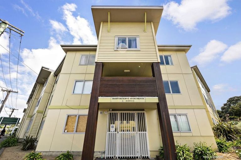 Photo of property in Basin Reserve Complex, 12/4 Sussex Street, Mount Cook, Wellington, 6021