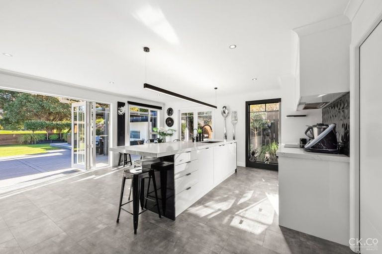 Photo of property in 20 Saint James Avenue, Boulcott, Lower Hutt, 5011