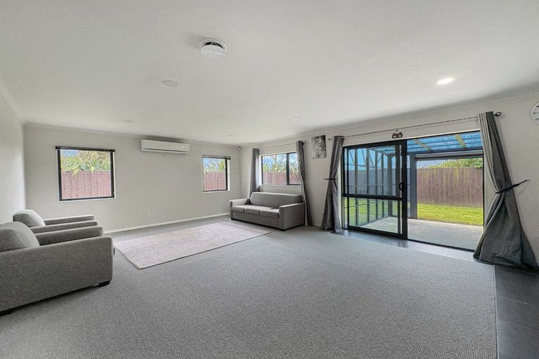 Photo of property in 35 Whitney Place, Rototuna North, Hamilton, 3210