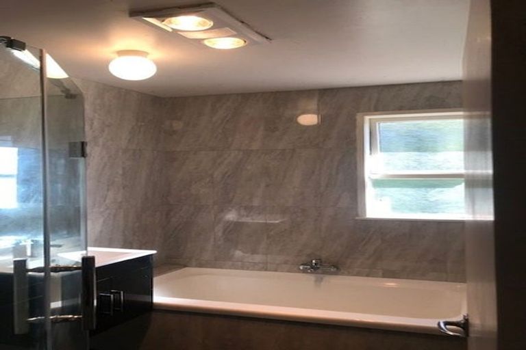 Photo of property in 53 Neal Avenue, Glenfield, Auckland, 0629