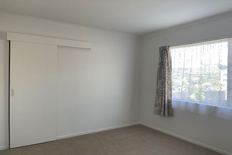 Photo of property in 18 Philomel Crescent, Bayswater, Auckland, 0622