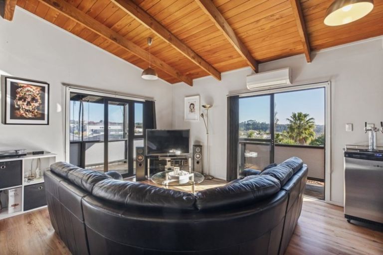 Photo of property in 63 Simpson Road, Ranui, Auckland, 0612