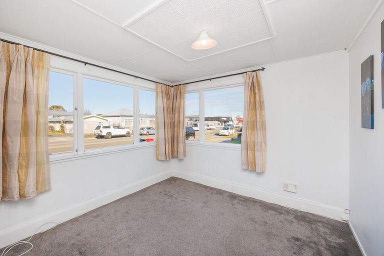Photo of property in 21 Edgeware Road, Palmerston North, 4410