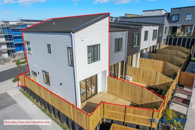 Photo of property in 22 Kuaha Road, Massey, Auckland, 0614