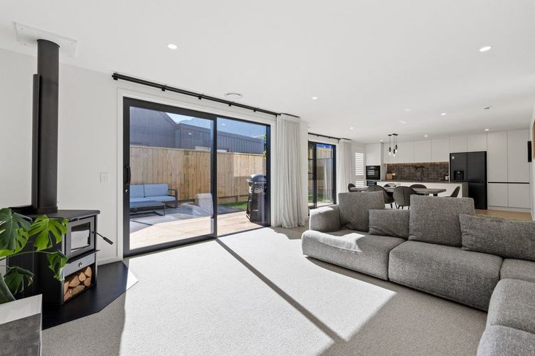 Photo of property in 38 Shelduck Road, Jacks Point, 9371