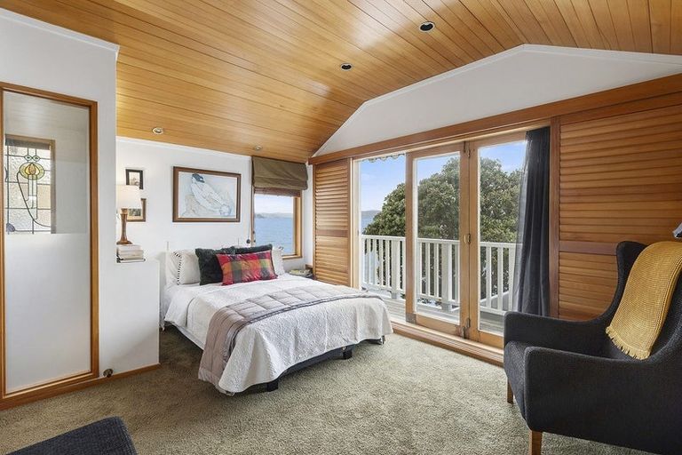 Photo of property in 385 Karaka Bay Road, Karaka Bays, Wellington, 6022
