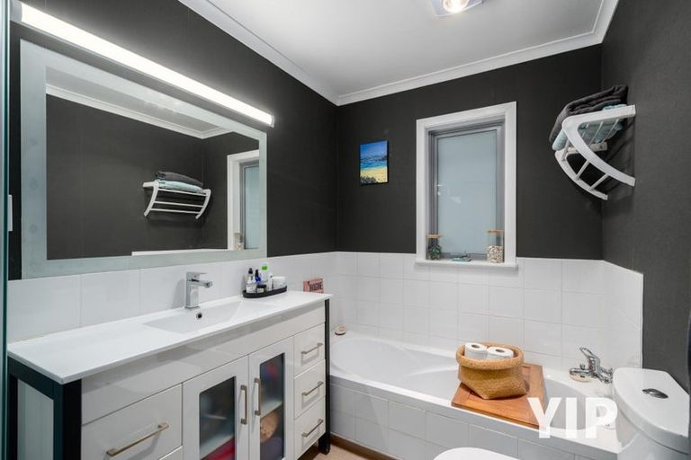 Photo of property in 5 Hallewell Crescent, Johnsonville, Wellington, 6037