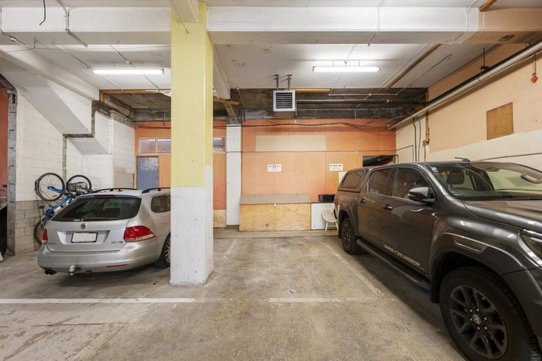 Photo of property in Endeavour Apartments, 21/125u Thorndon Quay, Pipitea, Wellington, 6011