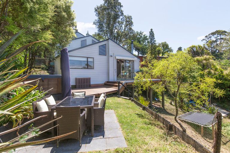 Photo of property in 692 South Titirangi Road, Titirangi, Auckland, 0604