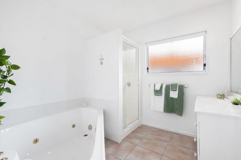 Photo of property in 8 Lakeside Villas, Whitby, Porirua, 5024