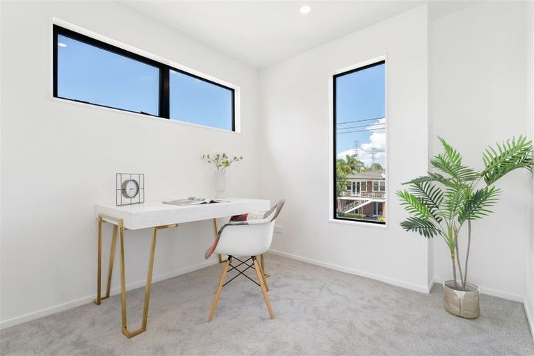 Photo of property in 40b Royal View Road, Te Atatu South, Auckland, 0610