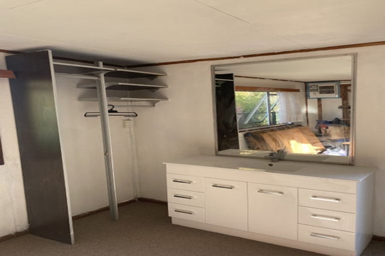 Photo of property in 21 Nikau Road, Point Howard, Lower Hutt, 5013