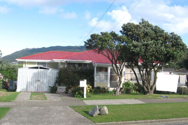 Photo of property in 30 Taupiri Crescent, Titahi Bay, Porirua, 5022