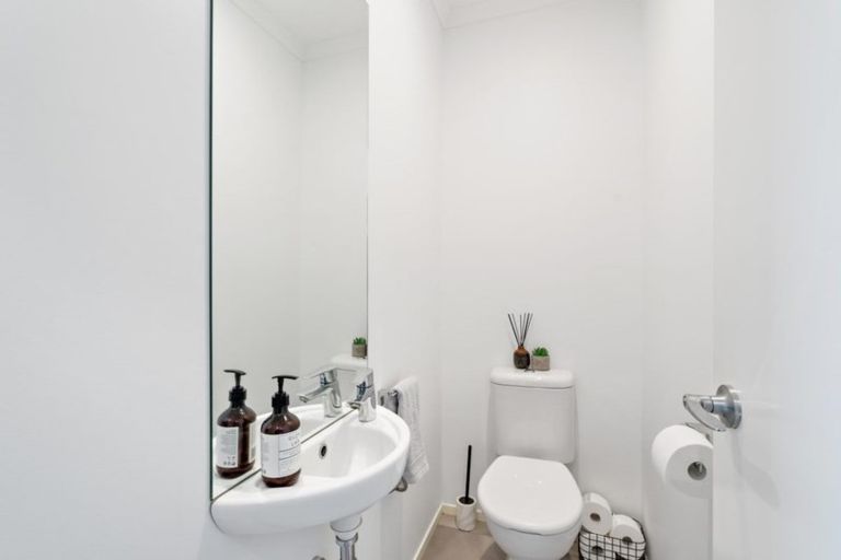 Photo of property in 10 Shelduck Way, Hobsonville, Auckland, 0616