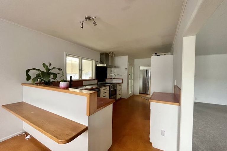 Photo of property in 52 Stottholm Road, Titirangi, Auckland, 0604