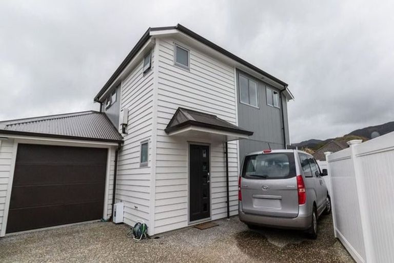 Photo of property in 12a Palmer Crescent, Silverstream, Upper Hutt, 5019