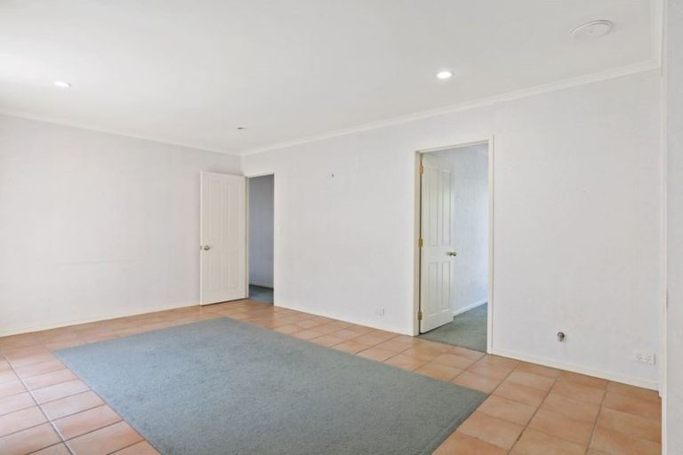 Photo of property in 3 Russett Grove, Henderson, Auckland, 0612