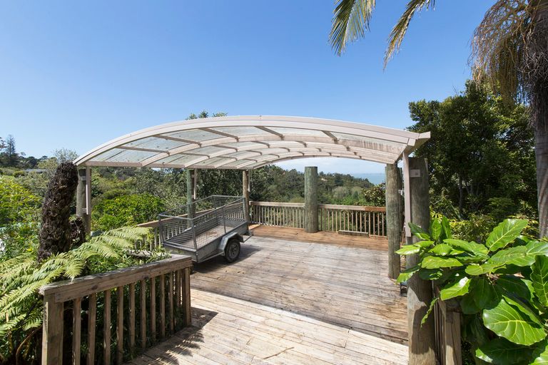 Photo of property in 692 South Titirangi Road, Titirangi, Auckland, 0604