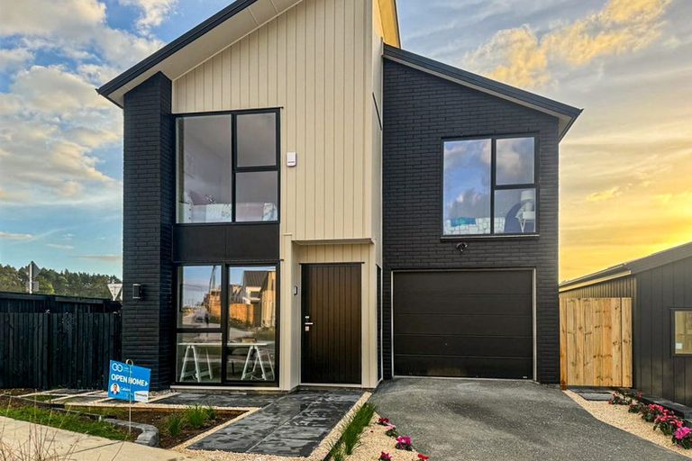 Photo of property in 37 Horokaka Street, Massey, 0614