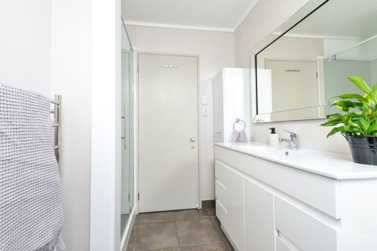 Photo of property in 2 Montana Place, Dinsdale, Hamilton, 3204