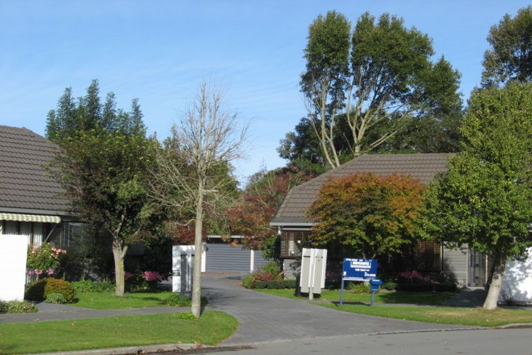Photo of property in 17 Swanleigh Place, Ilam, Christchurch, 8041