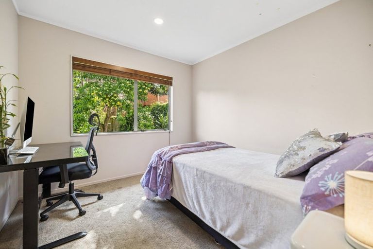 Photo of property in 2/8 Tallington Crescent, Torbay, Auckland, 0630