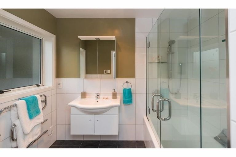 Photo of property in 27 Highfield Place, Avonhead, Christchurch, 8042