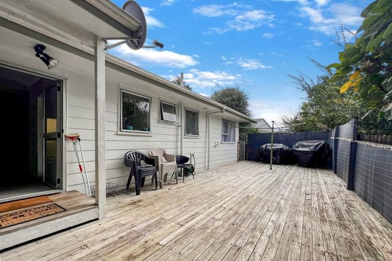 Photo of property in 1/27 Midgley Road, West Harbour, Auckland, 0618