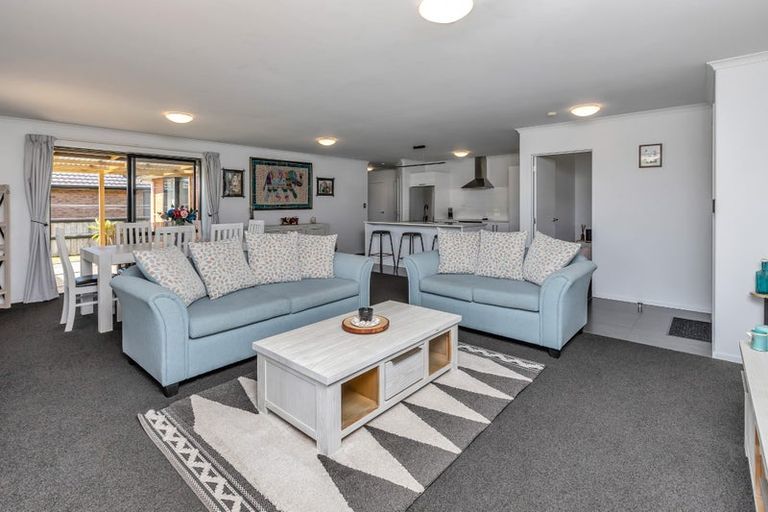 Photo of property in 33 Ocean View Rise, Ruakaka, 0116