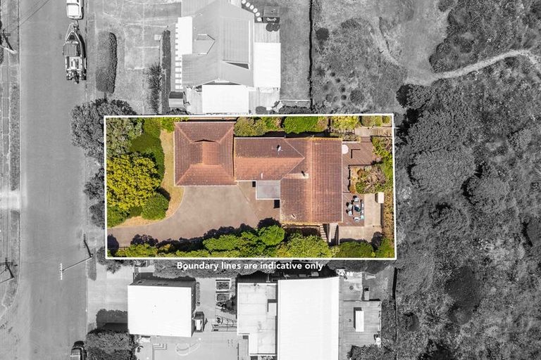 Photo of property in 93 Field Way, Waikanae Beach, Waikanae, 5036
