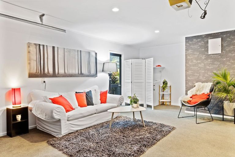 Photo of property in 38 Hyde Road, Rothesay Bay, Auckland, 0630