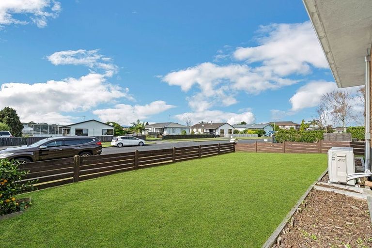 Photo of property in 44a Edgewater Parade, Waiuku, 2123