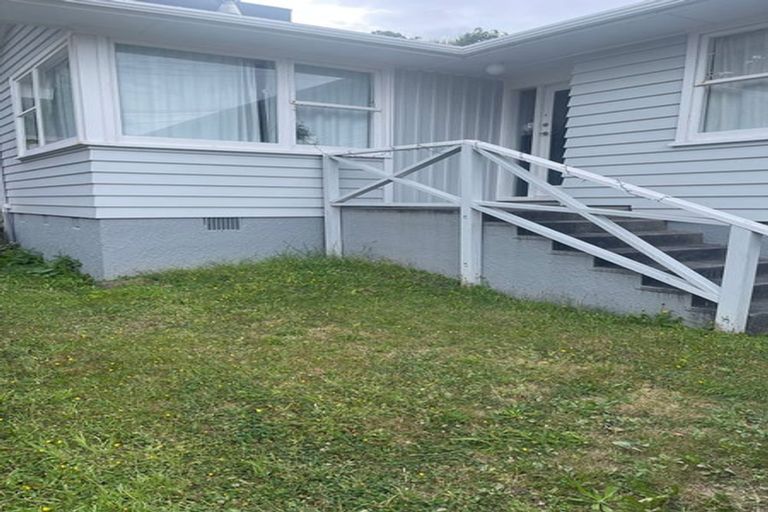 Photo of property in 72 Kenmore Street, Newlands, Wellington, 6037