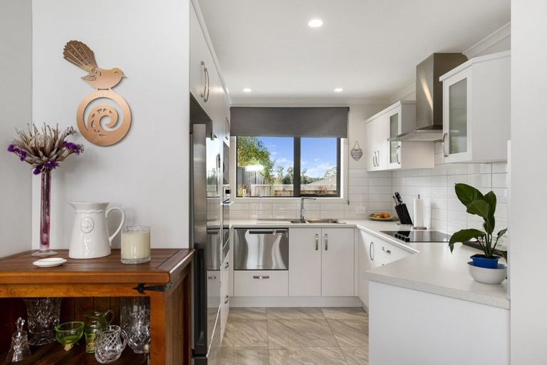 Photo of property in Waterview Estate, 32/4 Greystone Place, Omokoroa, 3114