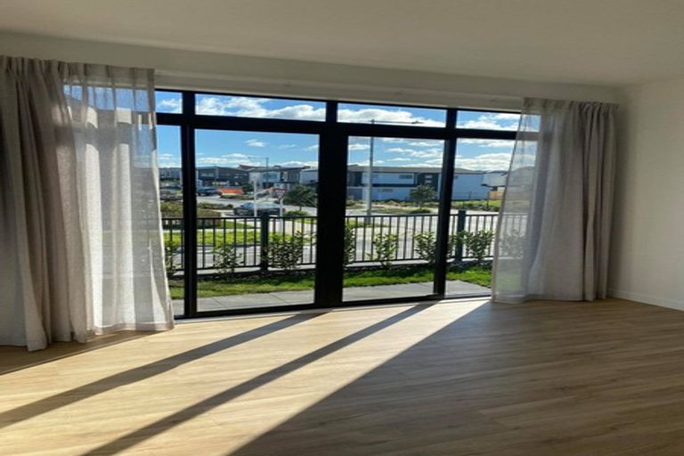 Photo of property in 2 Skua Road, Hobsonville, Auckland, 0616