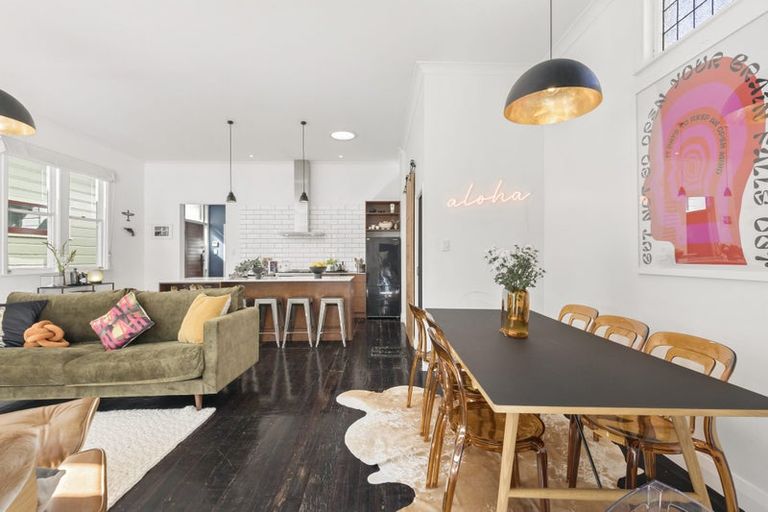 Photo of property in 36 Derwent Street, Island Bay, Wellington, 6023