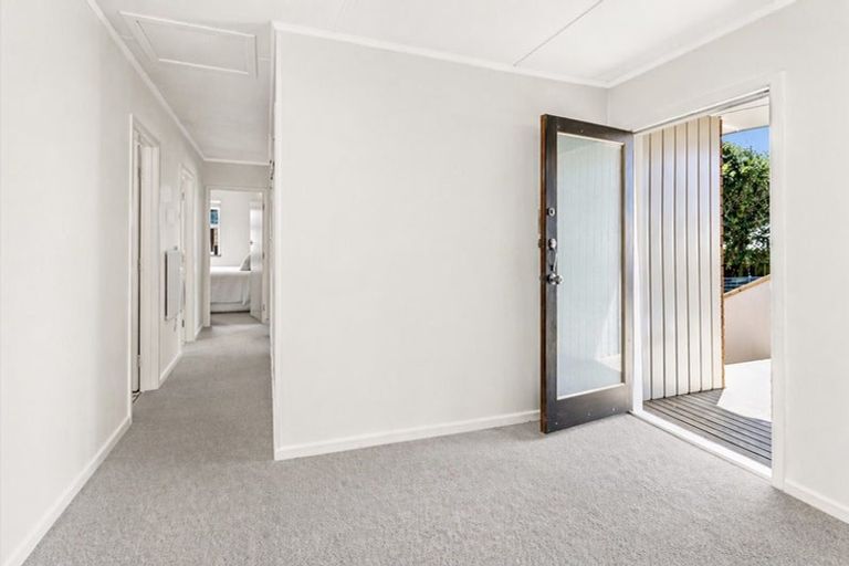 Photo of property in 6 Carlton Terrace, Westown, New Plymouth, 4310