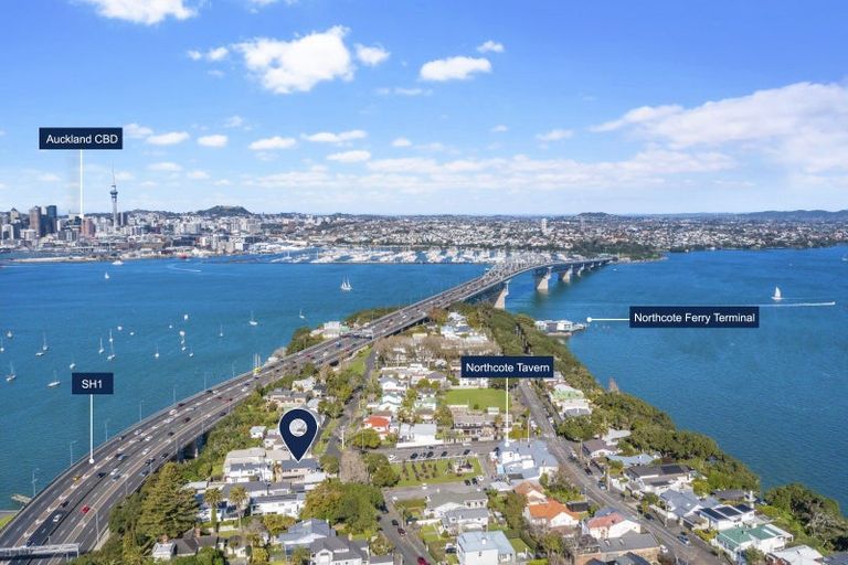 Photo of property in 2/43 Princes Street, Northcote Point, Auckland, 0627