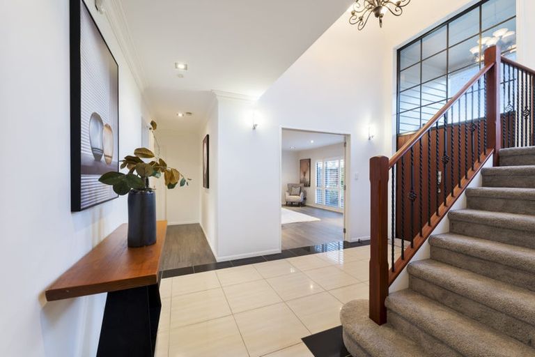 Photo of property in 54 Sapperton Drive, Henderson, Auckland, 0612